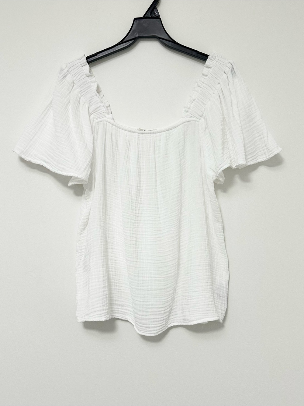 beachlunchlounge White Gauze Square-Neck Flutter Sleeve Blouse Women's Medium